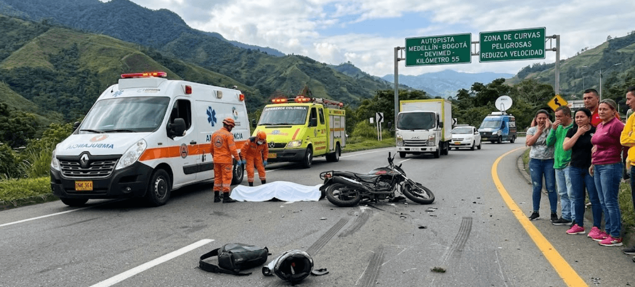 Accidente de tránsito en la Autopista Medellín-Bogotá deja un motociclista muerto