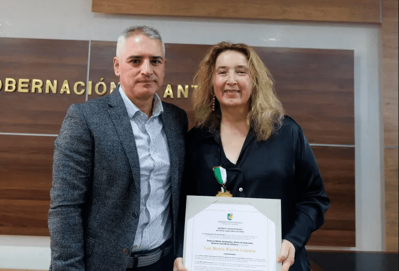 Luz María Sierra recibió la Orden al Mérito José María Córdova por su defensa de la prensa libre