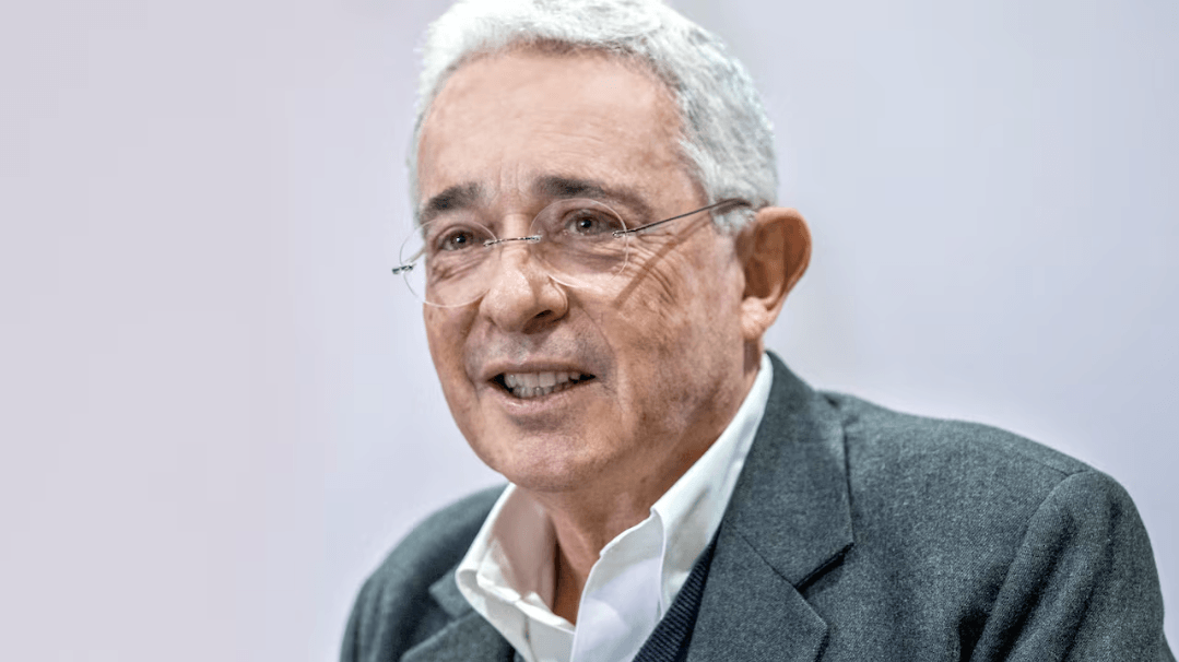 Indagatoria a Álvaro Uribe: expresidente compareció ante la Fiscalía por masacres en Antioquia