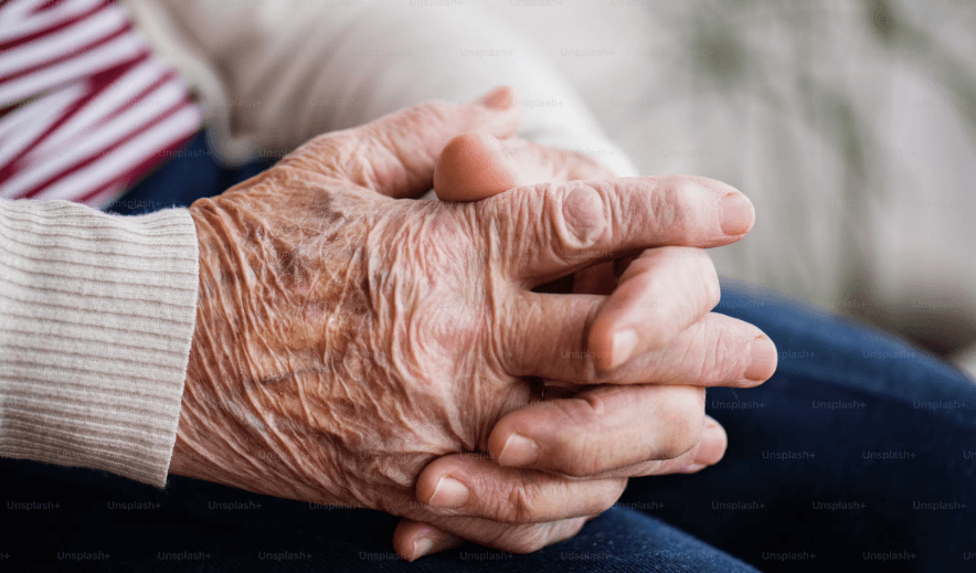 Abuso a mujer de 94 años en geriátrico de Apartadó desata indignación y abre investigación penal