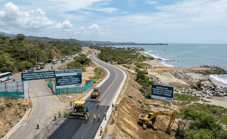 Maquinaria pesada trabajando en la pavimentación de obras viales interdepartamentales