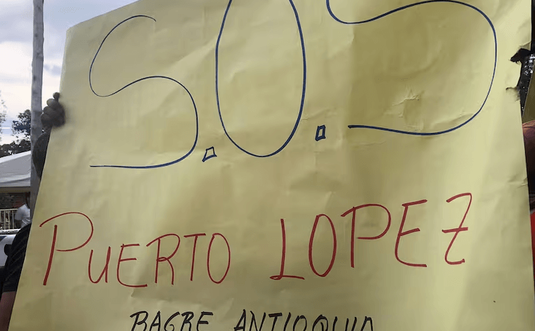 Comunidad campesina marchando por la paz ante la violencia en el municipio de El Bagre